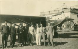 La linea aèria d'Andorra. Primer vol del Farman-Hispano 250hp a la Seu d'Urgell 14-01-1932Passatgers Domènech, Xuclà Sr. Canudas, Carreres, Mari Pepe. balcells Sabata i Malagelada. Pilot canudas